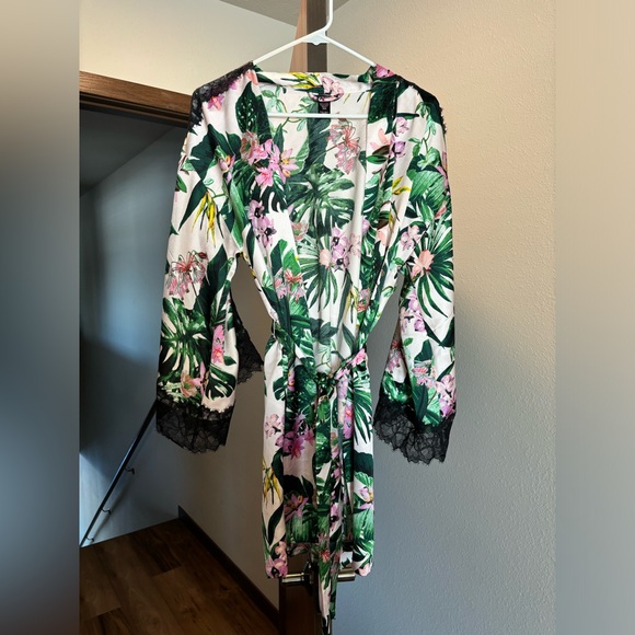 Victoria’s Secret Robe Kimono Sleepwear Lingerie XS/S Tropical Luxe - Picture 3 of 7